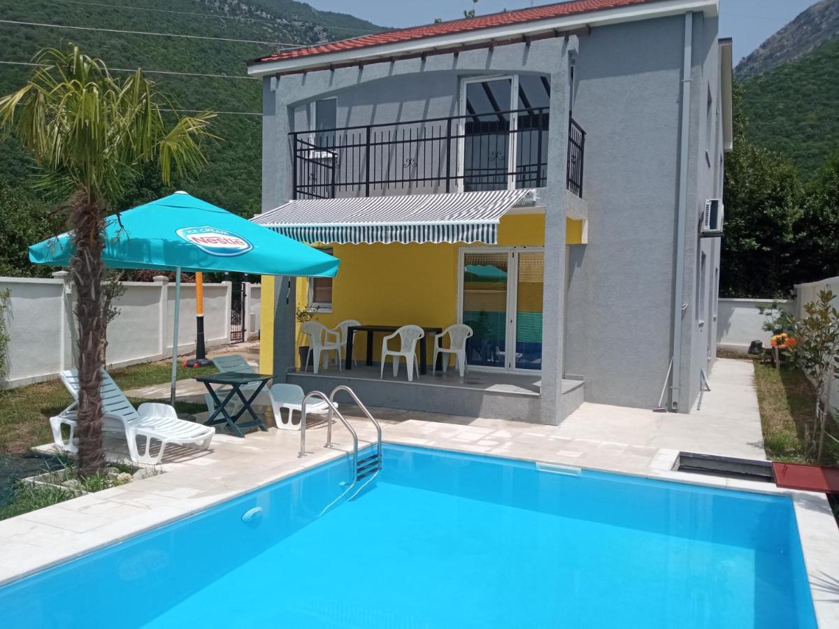ヘルツェグ・ノヴィ House With Pool - Mitrovicヴィラ エクステリア 写真