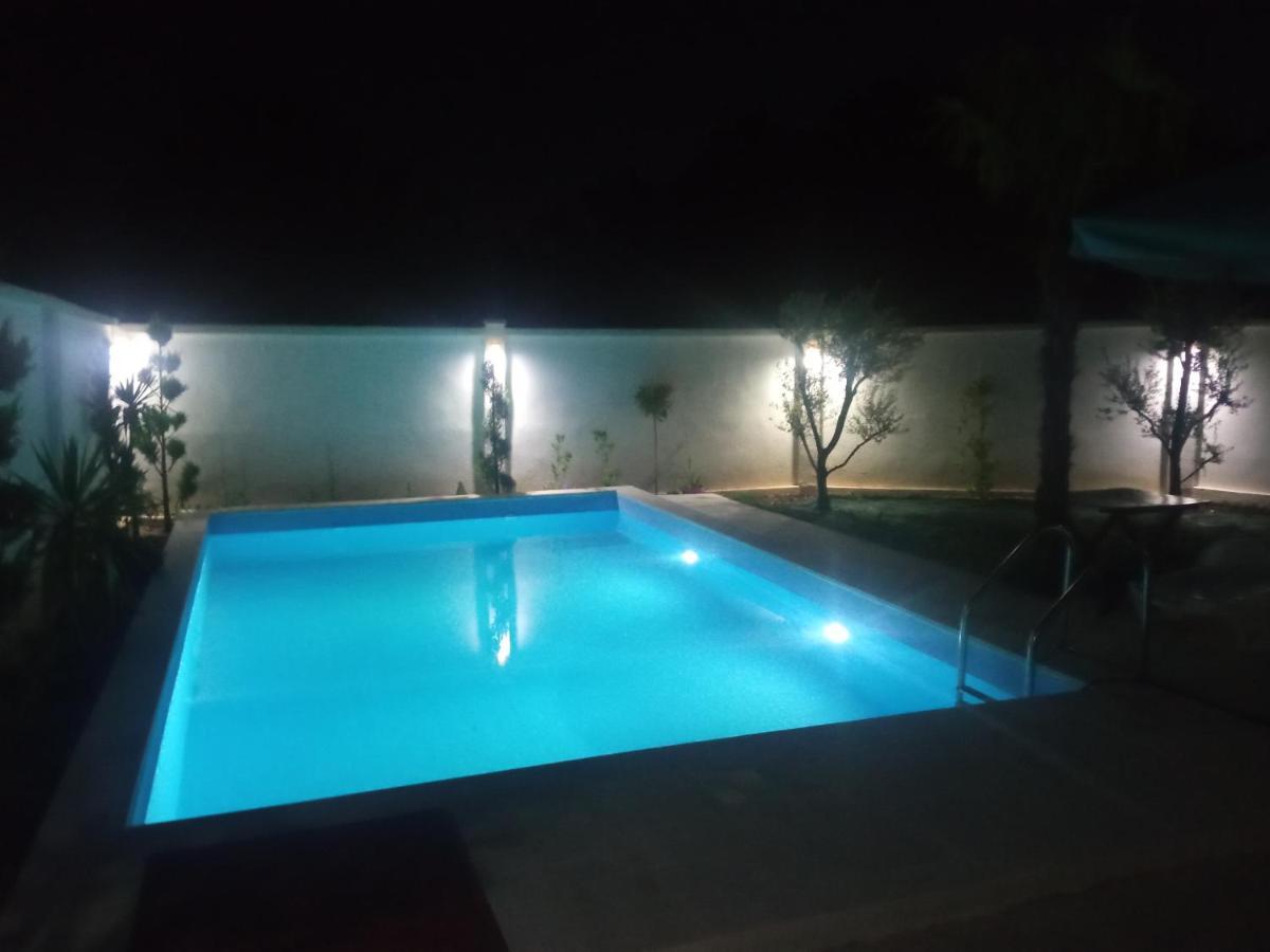 ヘルツェグ・ノヴィ House With Pool - Mitrovicヴィラ エクステリア 写真